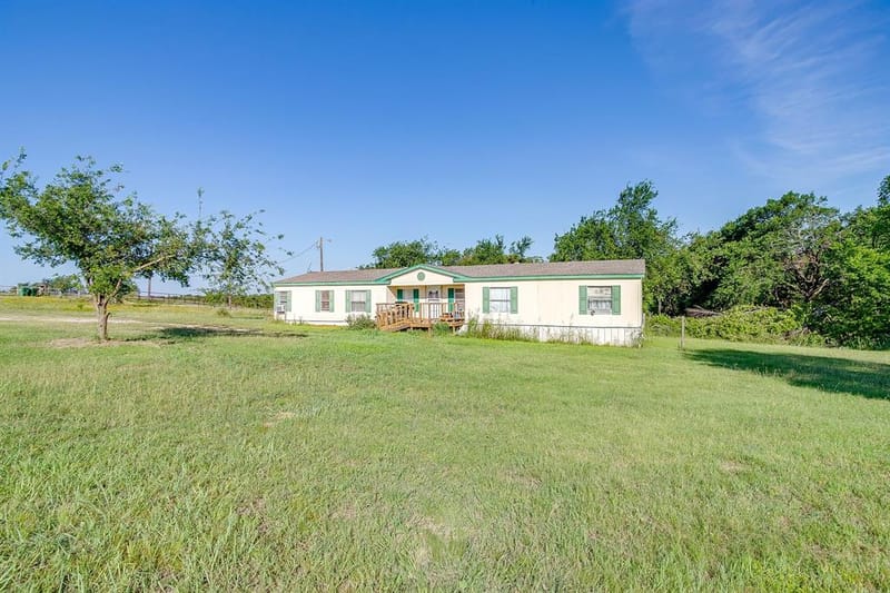 127 Lelon Lane, Springtown TX 76082 - Photo 2