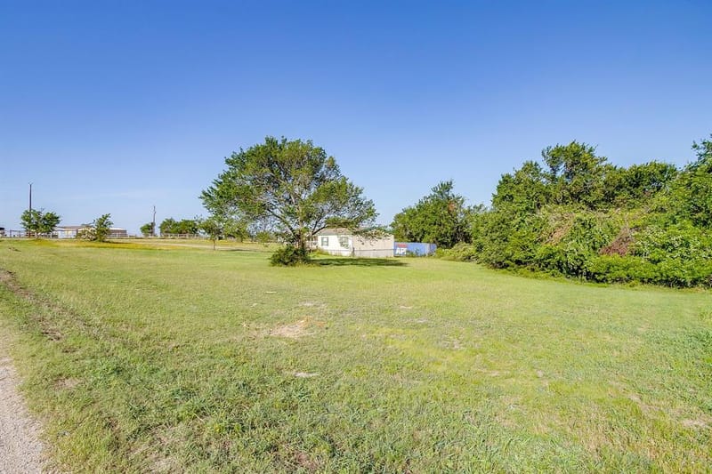 127 Lelon Lane, Springtown TX 76082 - Photo 3