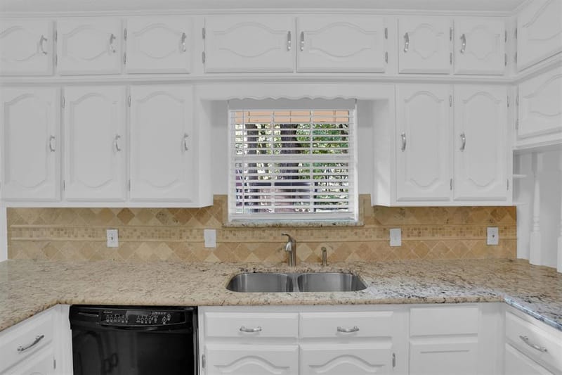 638 Arawe Circle E, Irving TX 75060 - Photo 9