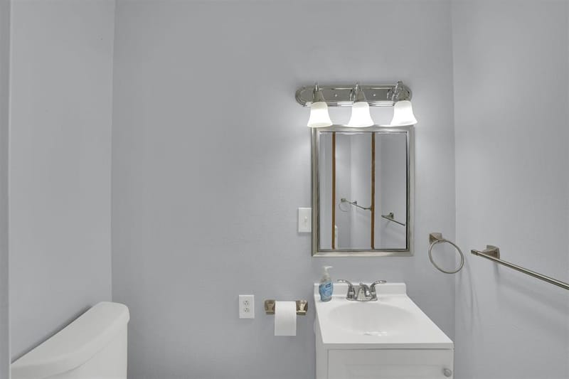 638 Arawe Circle E, Irving TX 75060 - Photo 10