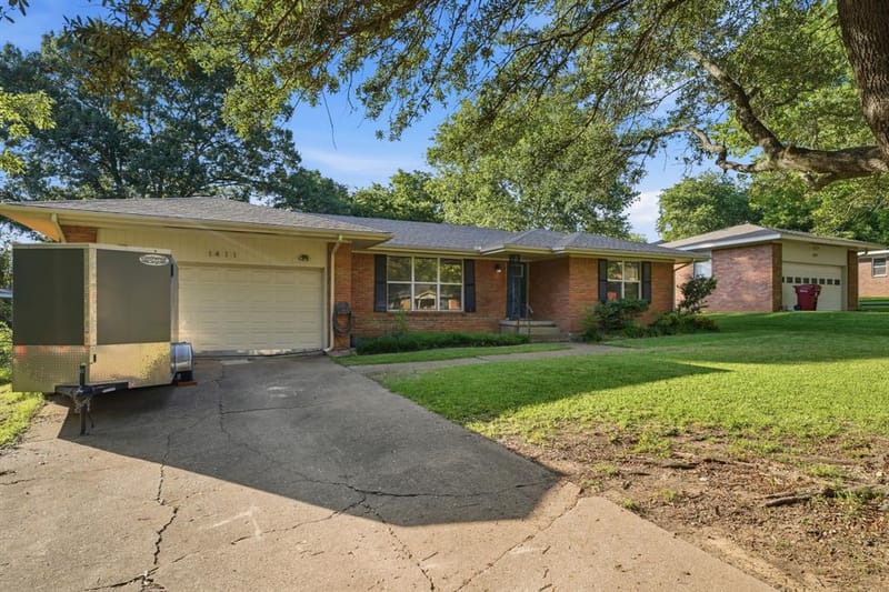1411 Robin Drive, Sherman TX 75092 - Photo 2