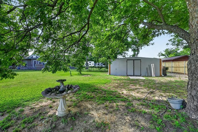 801 S Hall Street, Ennis TX 75119 - Photo 23