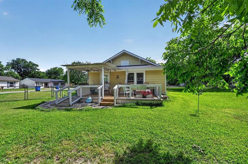 801 S Hall Street, Ennis TX 75119 - Photo 22
