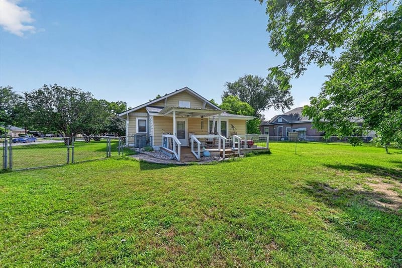 801 S Hall Street, Ennis TX 75119 - Photo 21