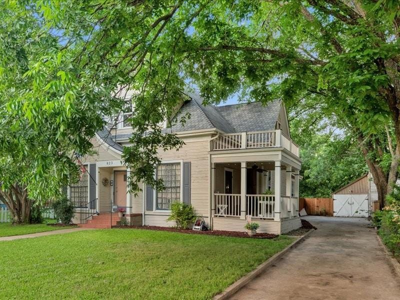 823 S Crockett Street, Sherman TX 75090 - Photo 2