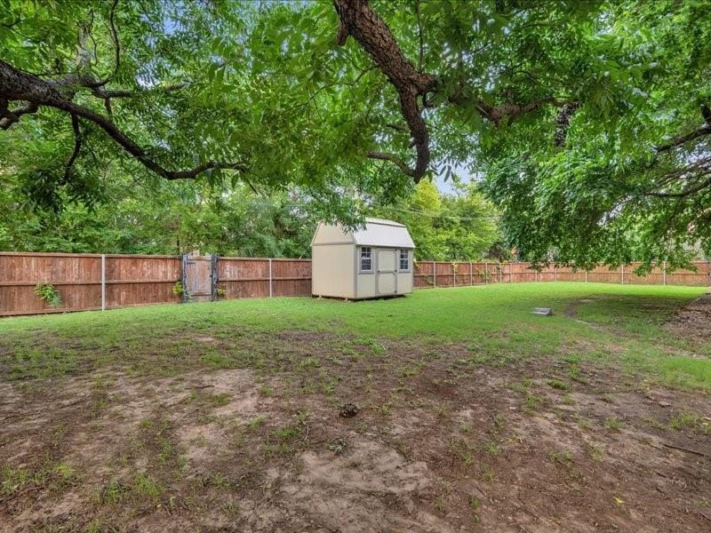823 S Crockett Street, Sherman TX 75090 - Photo 26