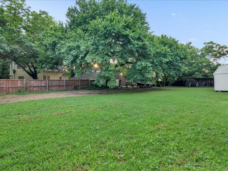 823 S Crockett Street, Sherman TX 75090 - Photo 25