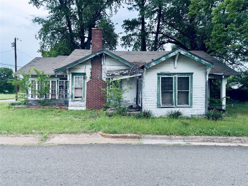 208 Texas Street, Sulphur Springs TX 75482 - Photo 2