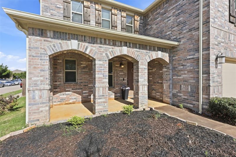 10201 Fox Grove Court, Fort Worth TX 76131 - Photo 2