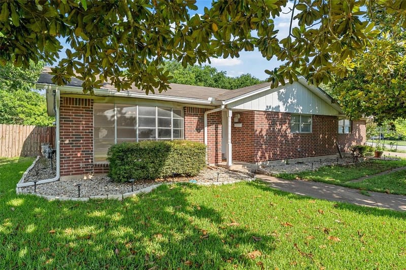 605 N Roberts Street, West TX 76691 - Photo 2