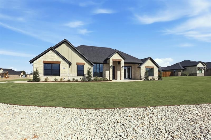 2148 Middlewood Circle, Granbury TX 76049 - Photo 3