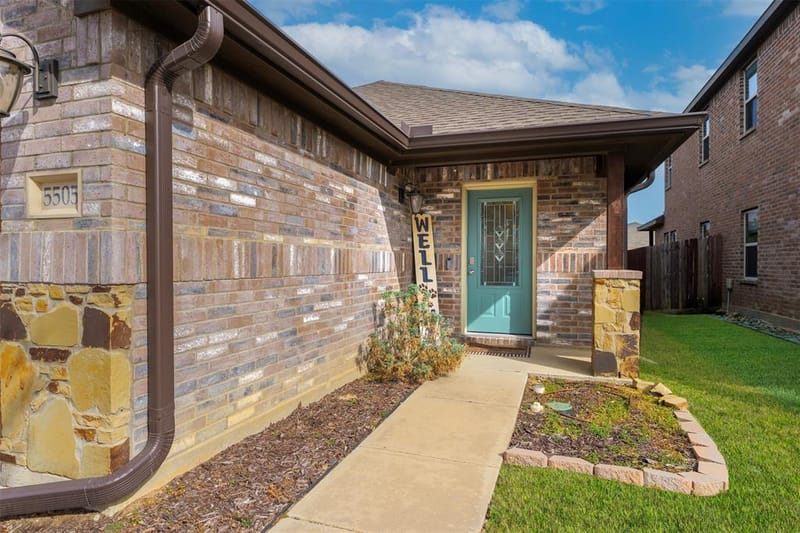 5505 Thunder Bay Drive, Fort Worth TX 76119 - Photo 6