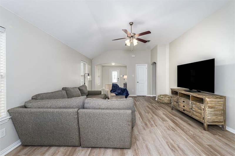 5505 Thunder Bay Drive, Fort Worth TX 76119 - Photo 13