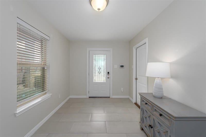 5505 Thunder Bay Drive, Fort Worth TX 76119 - Photo 7