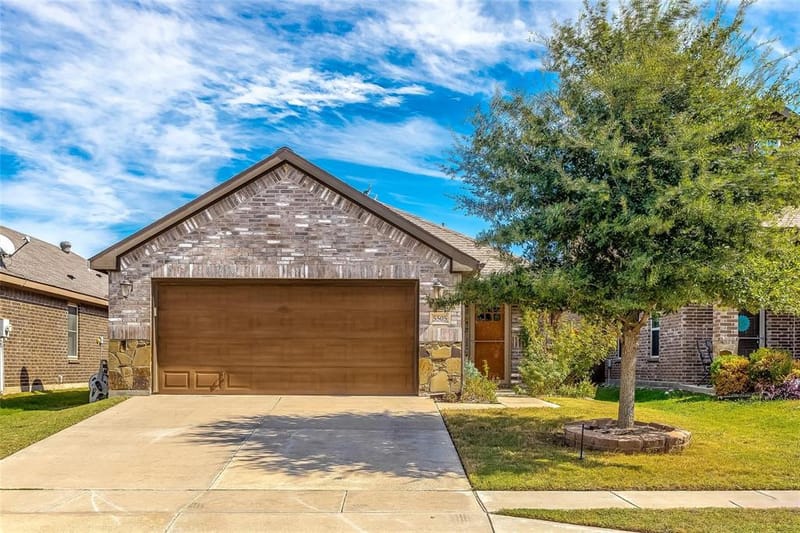 5505 Thunder Bay Drive, Fort Worth TX 76119 - Photo 3