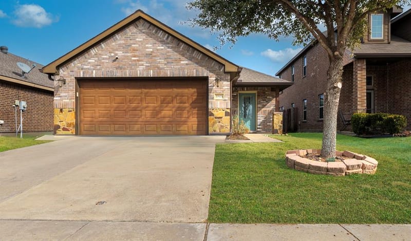 5505 Thunder Bay Drive, Fort Worth TX 76119 - Photo 5