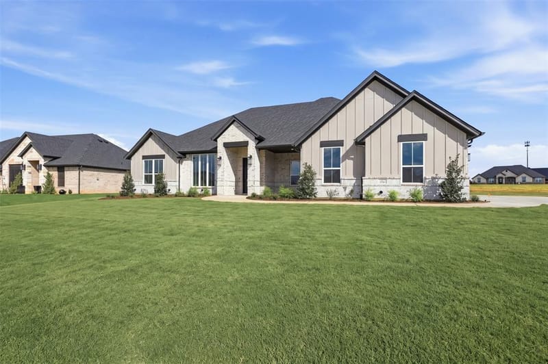 2120 Middlewood Circle, Granbury TX 76049 - Photo 4