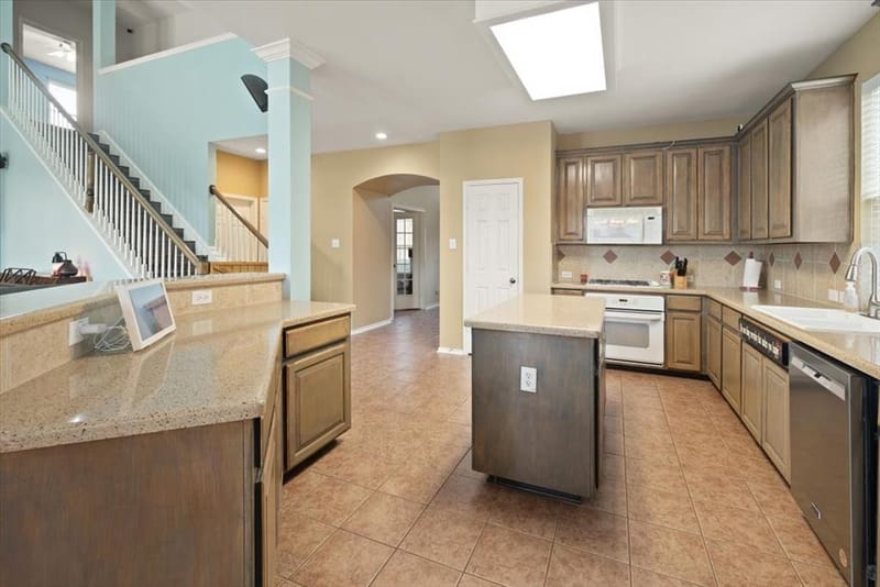6705 Glade Drive, Arlington TX 76001 - Photo 6