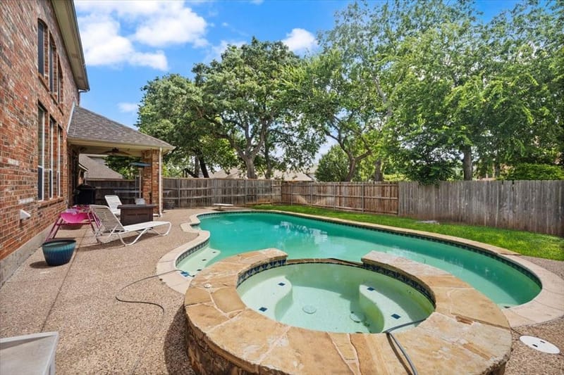 6705 Glade Drive, Arlington TX 76001 - Photo 3