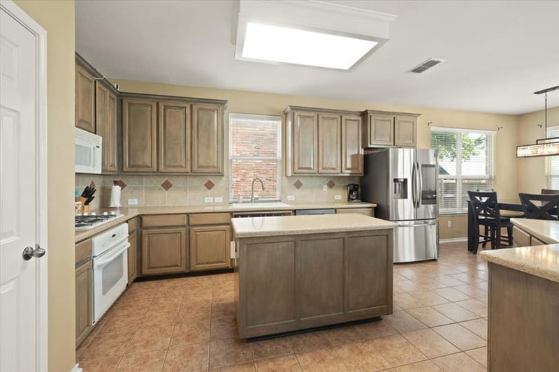 6705 Glade Drive, Arlington TX 76001 - Photo 5