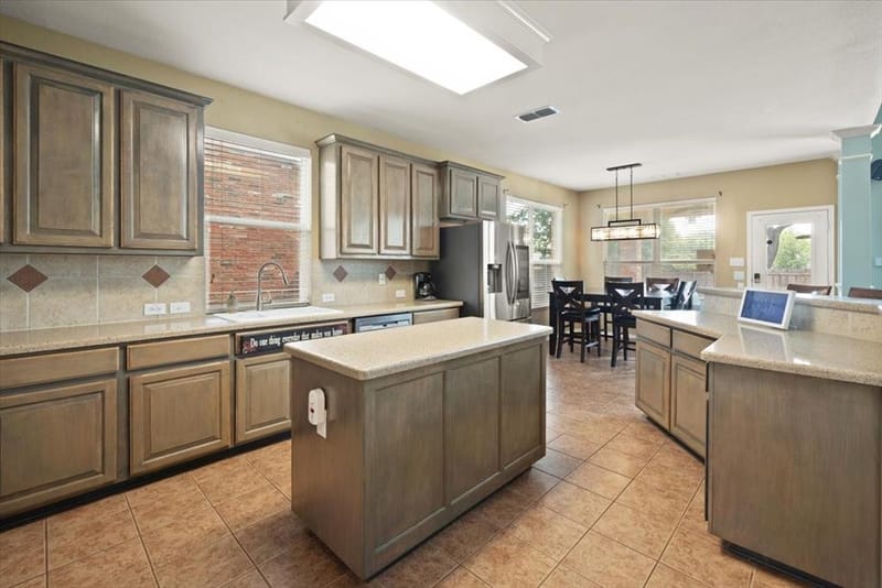 6705 Glade Drive, Arlington TX 76001 - Photo 8