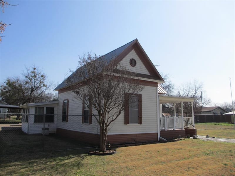 608 N Colorado Street, Whitney TX 76692 - Photo 2