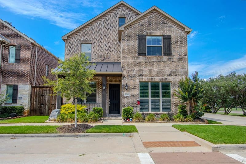 2208 N Royal Crecent Drive N, Flower Mound TX 75028