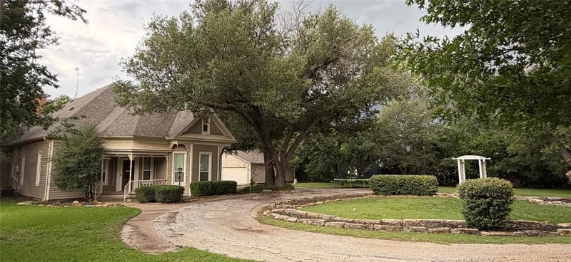 445 W Belknap Street, Jacksboro TX 76458 - Photo 5