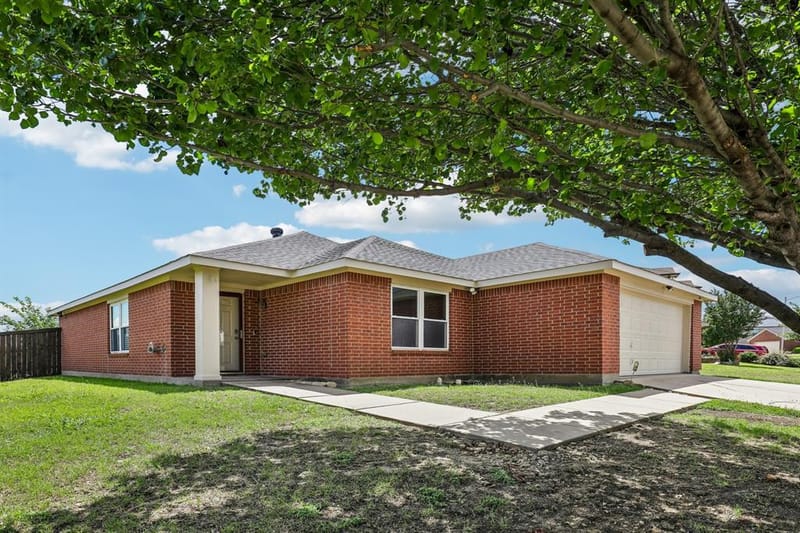 8111 Macgregor Drive, Arlington TX 76002 - Photo 2