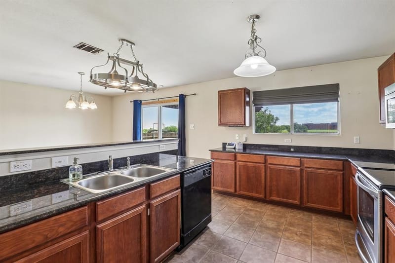 8111 Macgregor Drive, Arlington TX 76002 - Photo 12