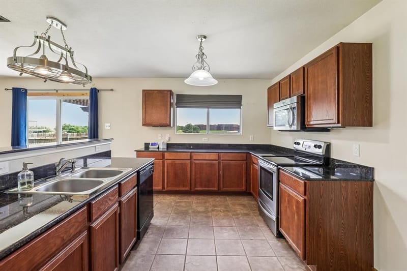 8111 Macgregor Drive, Arlington TX 76002 - Photo 3