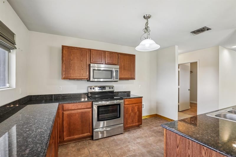 8111 Macgregor Drive, Arlington TX 76002 - Photo 11