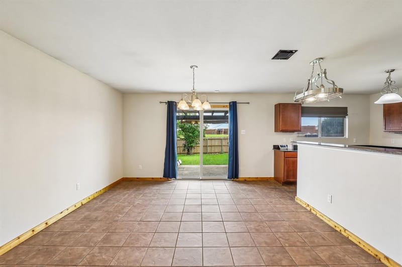 8111 Macgregor Drive, Arlington TX 76002 - Photo 4