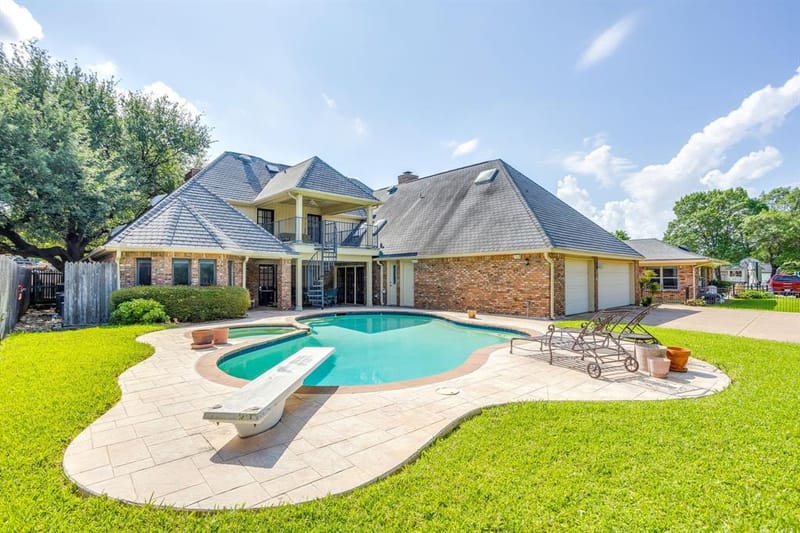 2006 Lake Country Drive, Arlington TX 76012 - Photo 2