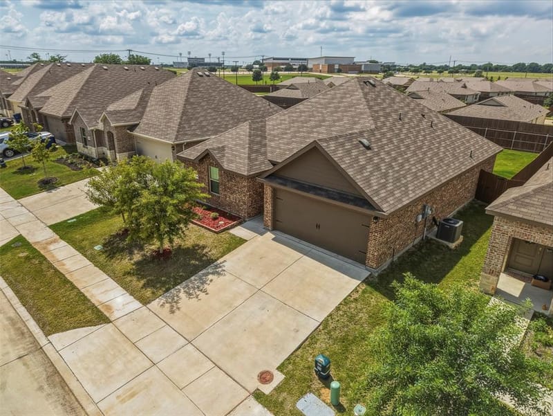 1210 Grand View Drive, Ennis TX 75119 - Photo 2
