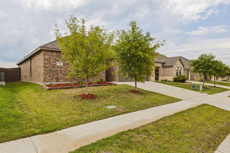 1210 Grand View Drive, Ennis TX 75119 - Photo 3