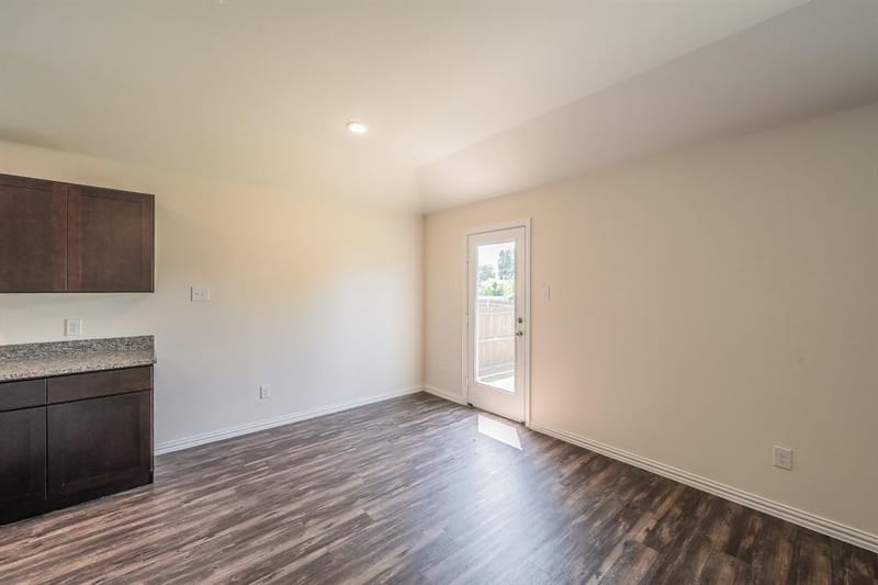 433 Rose Avenue, Cleburne TX 76033 - Photo 6