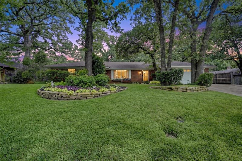 2214 Ravinia Drive, Arlington TX 76012 - Photo 3