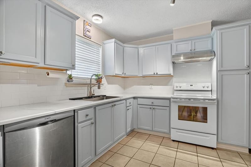 408 Grandview Drive, Granbury TX 76049 - Photo 6