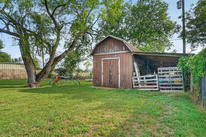 408 Grandview Drive, Granbury TX 76049 - Photo 17