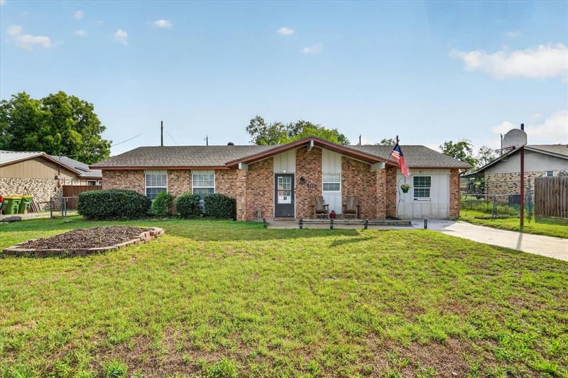 408 Grandview Drive, Granbury TX 76049