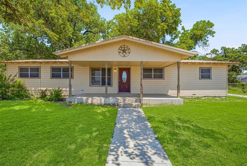 1571 W Ash Street, Stephenville TX 76401 - Photo 2