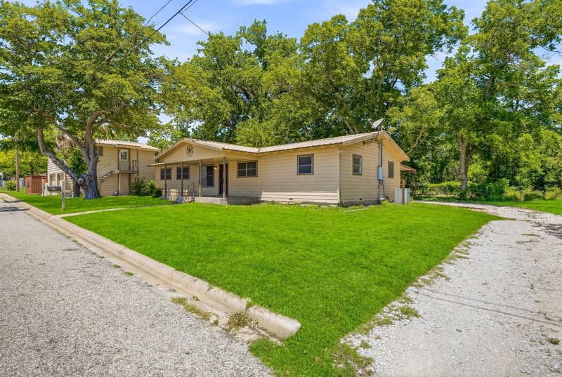1571 W Ash Street, Stephenville TX 76401 - Photo 3