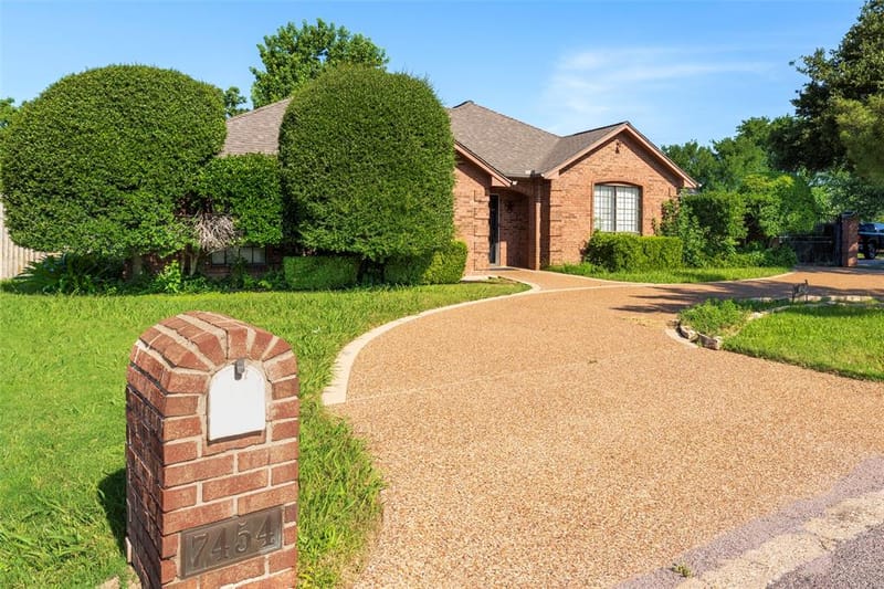 7454 Queensbury Circle, Fort Worth TX 76133 - Photo 3