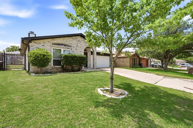 7921 Gardengate Lane, Fort Worth TX 76137 - Photo 2