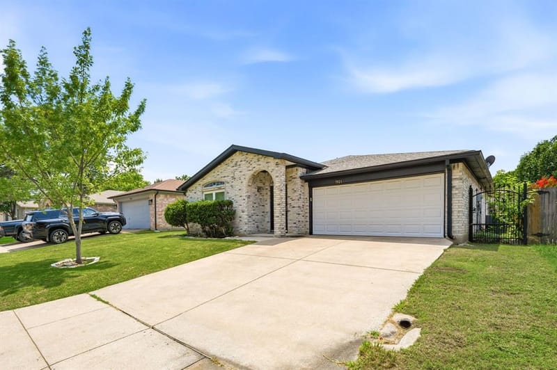 7921 Gardengate Lane, Fort Worth TX 76137 - Photo 3
