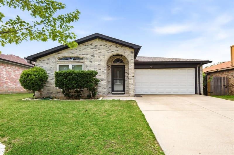 7921 Gardengate Lane, Fort Worth TX 76137