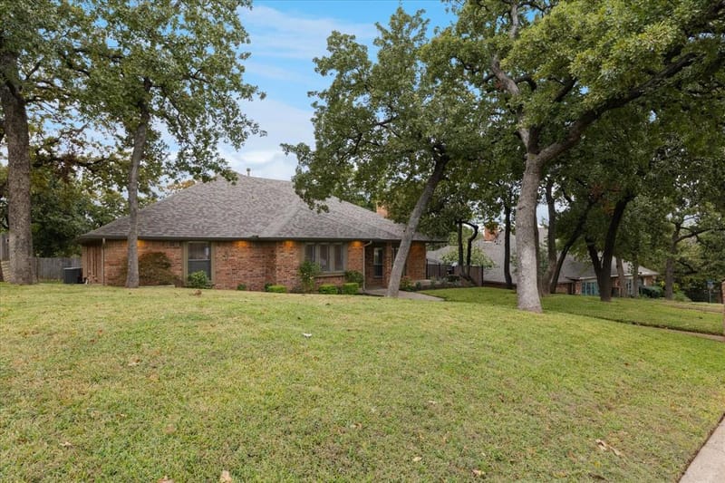 2618 Keystone Drive, Arlington TX 76006 - Photo 3