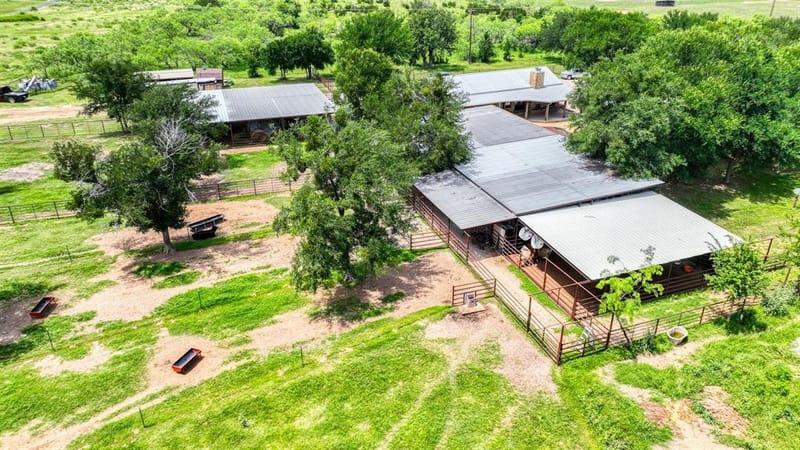 1060 Young Bend Road, Brock TX 76087 - Photo 4