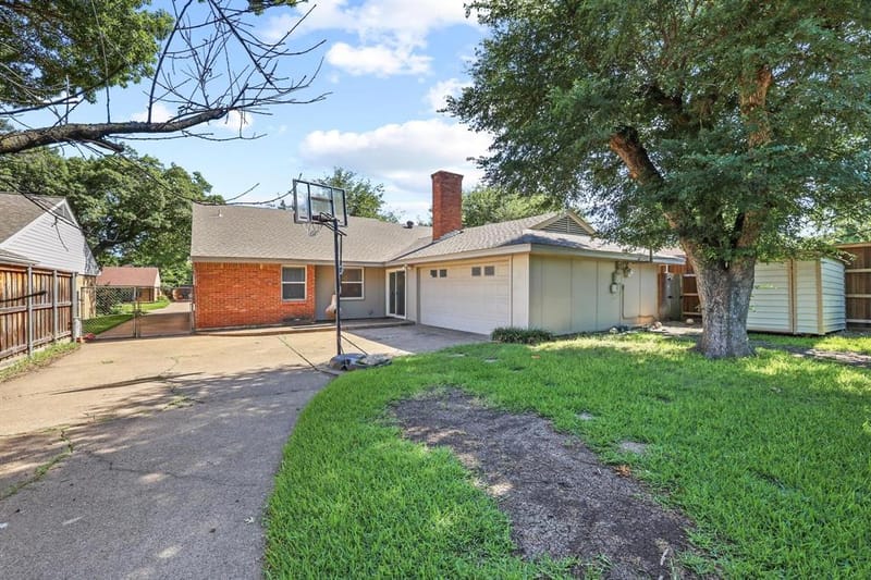 10621 Mapleridge Drive, Dallas TX 75238 - Photo 23